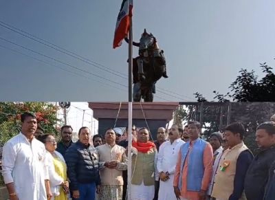 राष्ट्रीय ध्वज के सम्मान में बड़ी लापरवाही, भाजपा पार्षद ने फहराया उल्टा तिरंगा…
