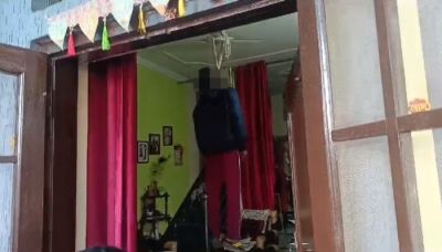 BREAKING : घर में फंदे पर लटकती मिली परिवार के 3 लोगों की लाश...मचा हड़कंप