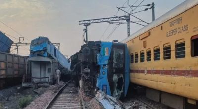 दो ट्रेनें आपस में टकराई, मच गई चीख पुकार.. यहाँ की है घटना.. दो ट्रेनें आपस में टकराई, मच गई चीख पुकार.. यहाँ की है घटना..