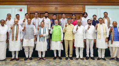 सरकार गठन की प्रक्रिया शुरू, आज 11 बजे संसद में NDA की बैठक, मंत्रालयों के बंटवारे पर होगी चर्चा सरकार गठन की प्रक्रिया शुरू, आज 11 बजे संसद में NDA की बैठक, मंत्रालयों के बंटवारे पर होगी चर्चा