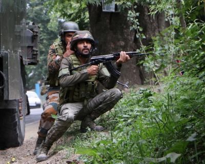 जम्मू-कश्मीर के कुलगाम में 5 आतंकी ढेर, 2 जवान शहीद,राजौरी में आर्मी कैंप पर हुआ हमला