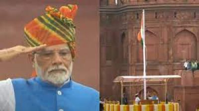 PM मोदी ने 11वीं बार लालकिले पर तिरंगा फहराया, कहा -&lsquo;आज मां भारती के दीवानों को नमन करने का पर्व&rsquo;