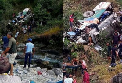 यात्रियों से भरी बस गहरी खाई में गिरी, 20 की मौत, मौके पर रेस्क्यू जारी यात्रियों से भरी बस गहरी खाई में गिरी, 20 की मौत, मौके पर रेस्क्यू जारी