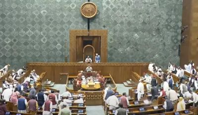 शीतकालीन सत्र के पहले दिन ही जोरदार हंगामा, 27 नवंबर तक के लिए लोकसभा और राज्यसभा स्थगित शीतकालीन सत्र के पहले दिन ही जोरदार हंगामा, 27 नवंबर तक के लिए लोकसभा और राज्यसभा स्थगित