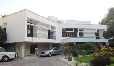 पूर्व सीएम की करोड़ों की संपत्ति, 27 KG सोना, 1116 KG चांदी और 1526 एकड़ जमीन के कागजात सरकार को हुई ट्रांसफर पूर्व सीएम की करोड़ों की संपत्ति, 27 KG सोना, 1116 KG चांदी और 1526 एकड़ जमीन के कागजात सरकार को हुई ट्रांसफर