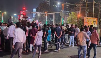 चेन छीनी..मुंह पर पेशाब किया, वकील ने पुलिसवालों पर लगाया आरोप, जमकर हुआ हंगामा