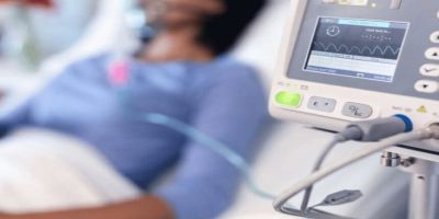 वेंटिलेटर पर लेटी एयर होस्टेस के साथ दुष्कर्म, बेहोशी की हालत में की गंदी हरकत