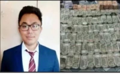 बड़ा प्रशासनिक घोटाला, IAS अफ़सर धीमन चकमा रिश्वत लेते रंगे हाथ गिरफ्तार, घर से ₹47 लाख कैश बरामद बड़ा प्रशासनिक घोटाला, IAS अफ़सर धीमन चकमा रिश्वत लेते रंगे हाथ गिरफ्तार, घर से ₹47 लाख कैश बरामद