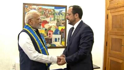 साइप्रस ने प्रधानमंत्री मोदी को दिया सर्वोच्च नागरिक सम्मान, पीएम बोले- यह भारत-साइप्रस मित्रता को समर्पित साइप्रस ने प्रधानमंत्री मोदी को दिया सर्वोच्च नागरिक सम्मान, पीएम बोले- यह भारत-साइप्रस मित्रता को समर्पित