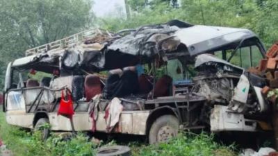 Road Accident: दर्दनाक हादसा; कावड़ियों की बस और ट्रक में जोरदार भिड़ंत, 18 की मौत, कई घायल Road Accident: दर्दनाक हादसा; कावड़ियों की बस और ट्रक में जोरदार भिड़ंत, 18 की मौत, कई घायल