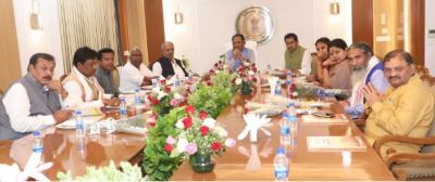 छत्तीसगढ़ सदन में सीएम साय ने सांसदों संग किया रात्रि भोज, अनेक मुद्दों पर की चर्चा छत्तीसगढ़ सदन में सीएम साय ने सांसदों संग किया रात्रि भोज, अनेक मुद्दों पर की चर्चा