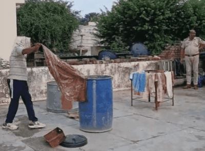 Crime News : मेरठ हत्याकांड जैसा मामला, नीले ड्रम में मिला युवक का शव, इलाके में फैली सनसनी Crime News : मेरठ हत्याकांड जैसा मामला, नीले ड्रम में मिला युवक का शव, इलाके में फैली सनसनी