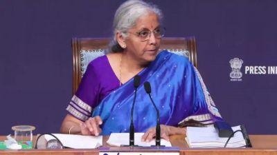 GST में बड़ा बदलाव: 12% और 28% टैक्स स्लैब खत्म, कपड़ा-जूते समेत ये वस्तुएं होंगी सस्ती; जानें नई दरें