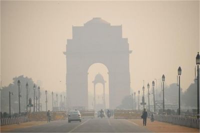 Delhi Pollution: दिल्ली की हवा बनी सांसों पर आफत, प्रदूषण के डर से राजधानी छोड़ने को मजबूर हुए लोग