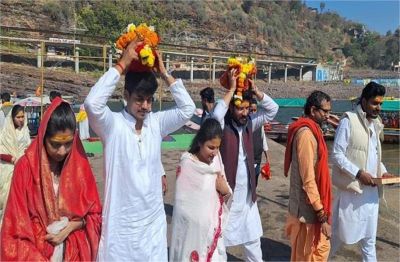 CM मोहन के नवविवाहित बेटा-बहू पहुंचे ओंकारेश्वर, मां नर्मदा की पावन परिक्रमा का लिया संकल्प,भक्ति में दिखे लीन