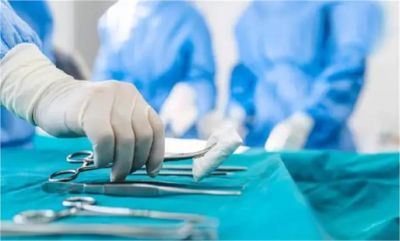 ग्रेटर नोएडा में चौकाने वाला मामला! प्रसव के दौरान पेट में रह गया आधा मीटर सर्जिकल कपड़ा&mdash;महिला ने डॉक्टर और अधिकारियों पर दर्ज कराई FIR