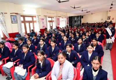 परीक्षा जीवन की कड़ी है, सम्पूर्ण जीवन नहीं : मुख्यमंत्री धामी