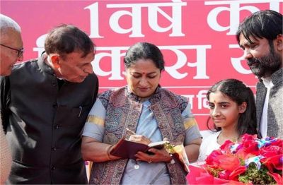 दिल्ली में सरकार का एक साल: BJP का बड़ा दांव, 500 ई-बसों से दिखेगी विकास की रफ्तार