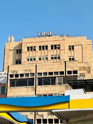 सीबीएसई 10वीं-12वीं बोर्ड परीक्षा आज से, 15,649 केंद्रों पर कड़ी निगरानी में 43 लाख से ज्यादा छात्र देंगे परीक्षा